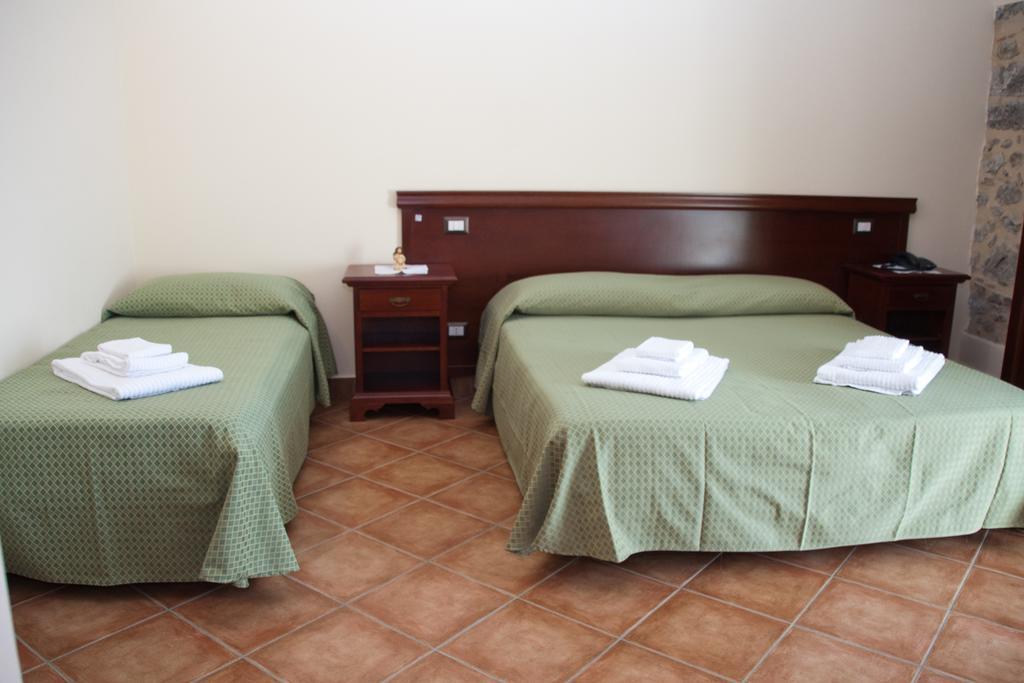 Agriturismo Valle Dell'Etna Roccella Valdemone Номер фото